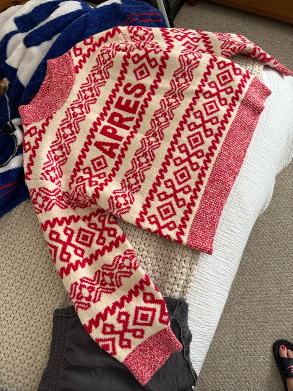 Large apres sweater